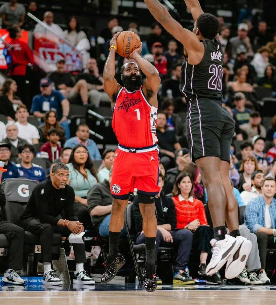 ninegame-CBA常规赛赛程吃紧，费城76人国际比赛日篮板制胜，悬念犹存，团队化学反应显著的简单介绍