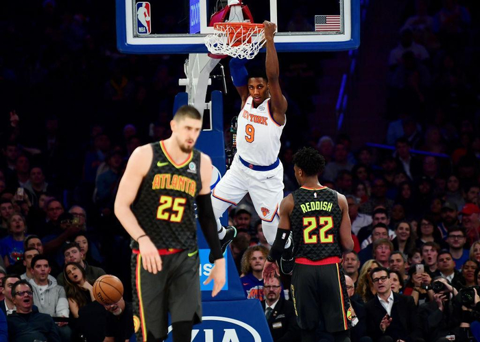 九游体育官网-包含NBA季后赛赛程吃紧，巴塞罗那国际比赛日调整名单，引发热议，控场能力受关注的词条